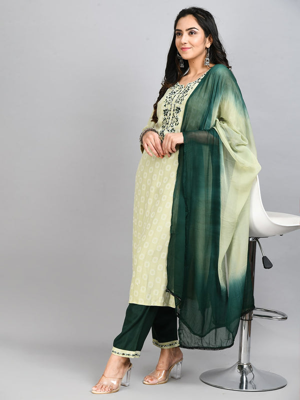 Plus Size Women Green Embroidered Kurta Set with Dupatta