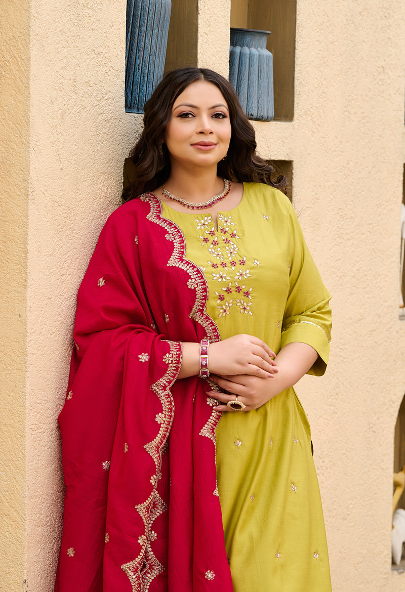 Plus Size Parrot Green Silk Kurta Set with Magenta Dupatta DESINOOR.COM Plus Size Parrot Green Silk Kurta Set with Magenta Dupatta DESINOOR.COM